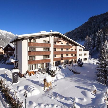 "Quality Hosts Arlberg" Hotel Garni Moessmer Санкт-Антон-ам-Арльберг Экстерьер фото