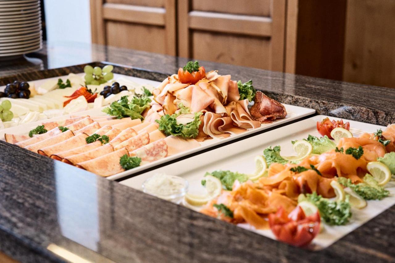 "Quality Hosts Arlberg" Hotel Garni Moessmer Санкт-Антон-ам-Арльберг Экстерьер фото