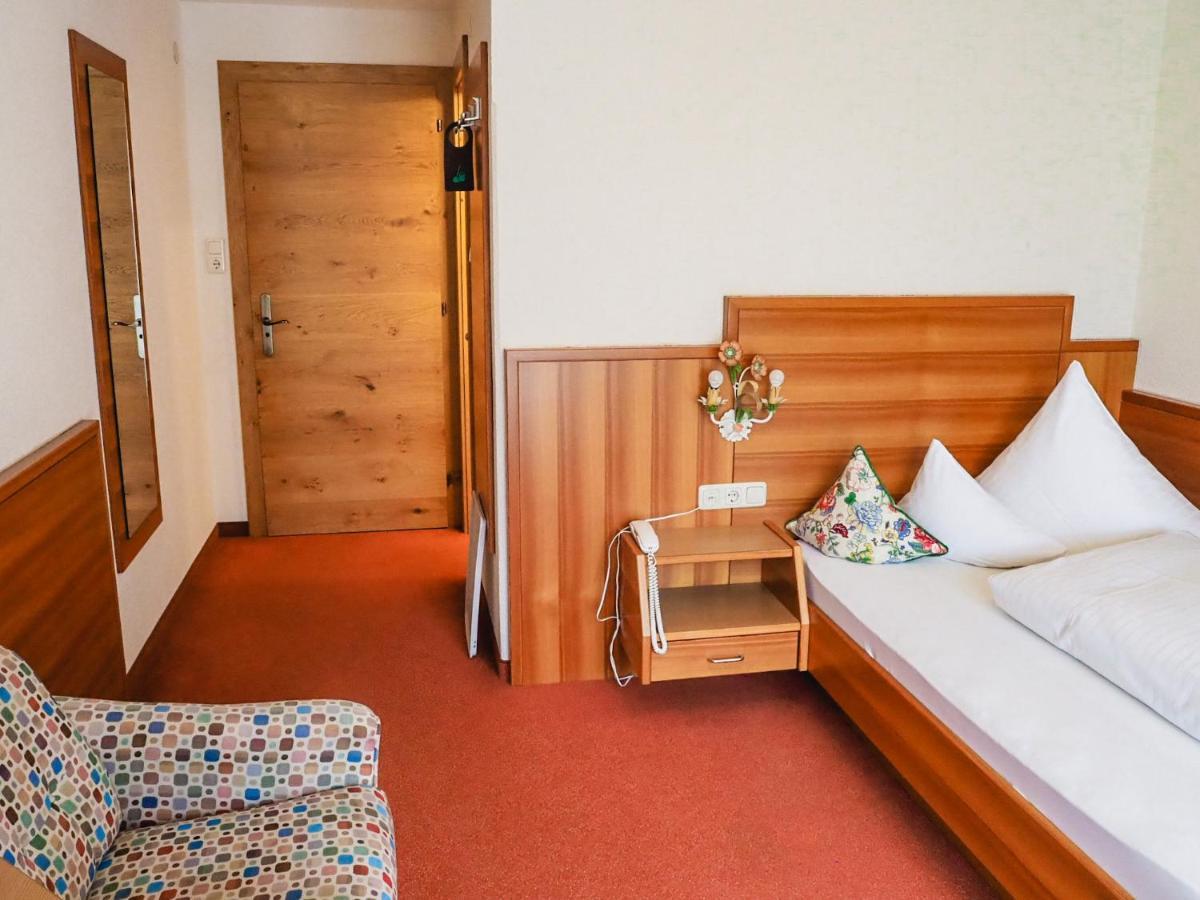 "Quality Hosts Arlberg" Hotel Garni Moessmer Санкт-Антон-ам-Арльберг Экстерьер фото