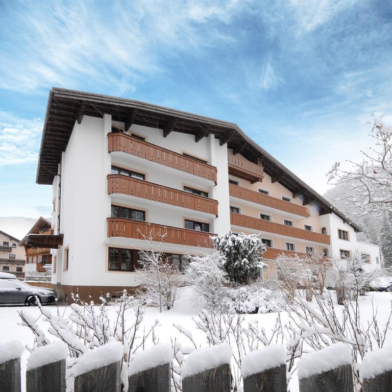 "Quality Hosts Arlberg" Hotel Garni Moessmer Санкт-Антон-ам-Арльберг Экстерьер фото