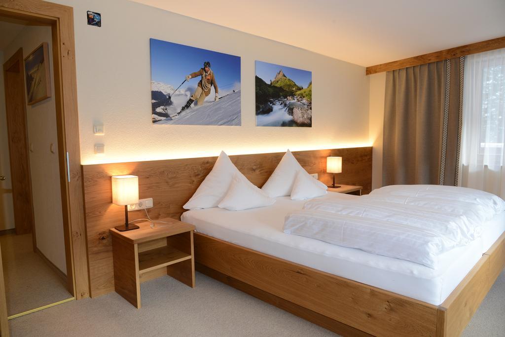 "Quality Hosts Arlberg" Hotel Garni Moessmer Санкт-Антон-ам-Арльберг Экстерьер фото
