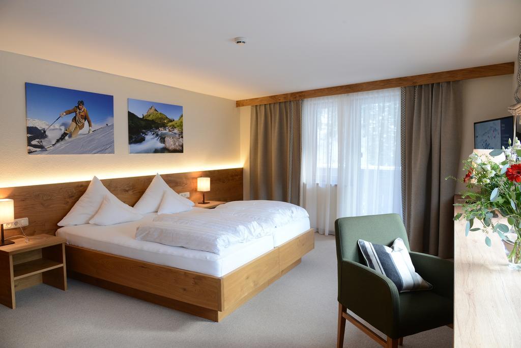 "Quality Hosts Arlberg" Hotel Garni Moessmer Санкт-Антон-ам-Арльберг Экстерьер фото