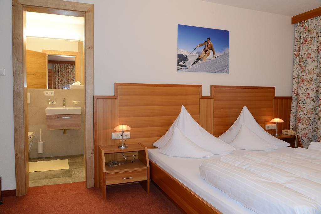 "Quality Hosts Arlberg" Hotel Garni Moessmer Санкт-Антон-ам-Арльберг Экстерьер фото