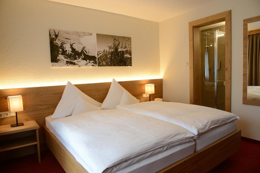 "Quality Hosts Arlberg" Hotel Garni Moessmer Санкт-Антон-ам-Арльберг Экстерьер фото