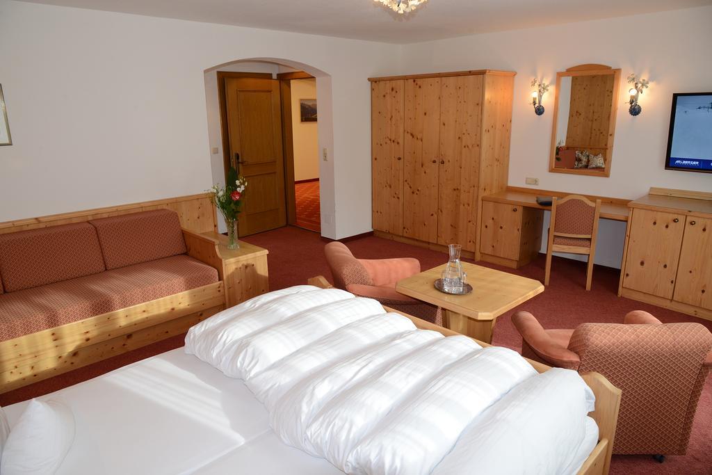 "Quality Hosts Arlberg" Hotel Garni Moessmer Санкт-Антон-ам-Арльберг Экстерьер фото