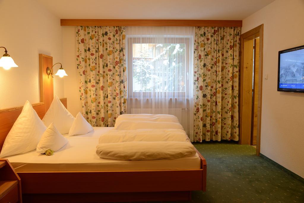 "Quality Hosts Arlberg" Hotel Garni Moessmer Санкт-Антон-ам-Арльберг Экстерьер фото