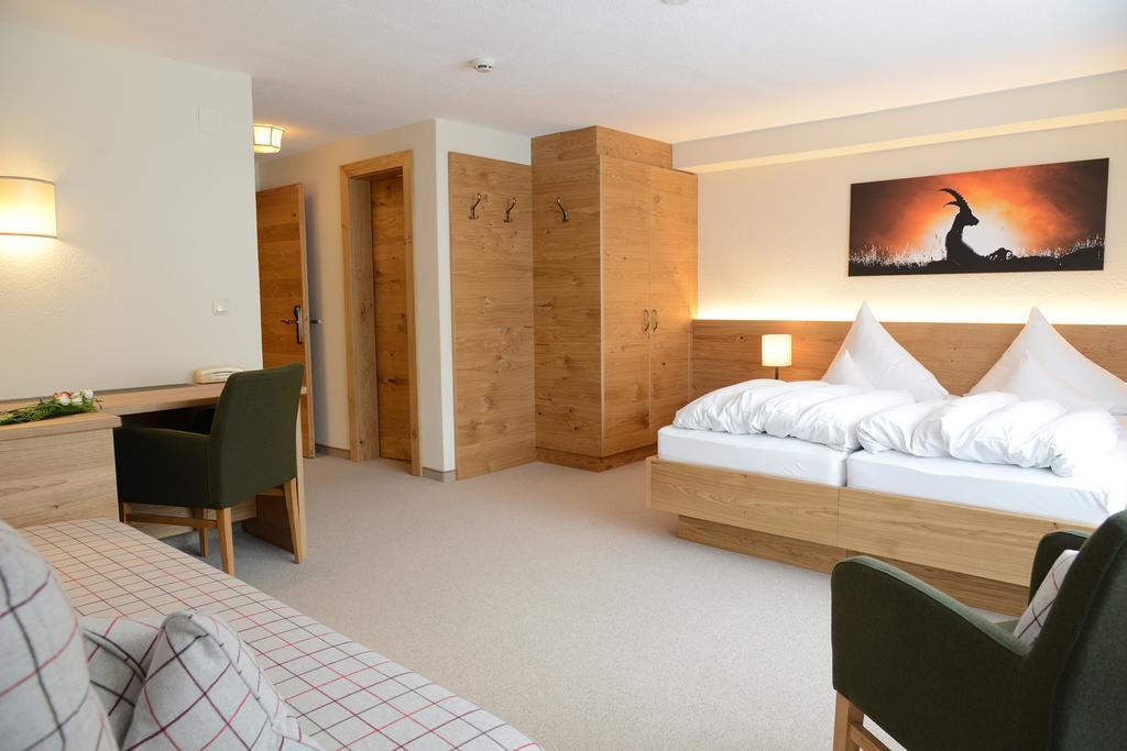 "Quality Hosts Arlberg" Hotel Garni Moessmer Санкт-Антон-ам-Арльберг Экстерьер фото