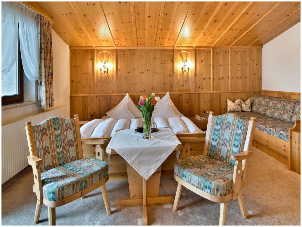 "Quality Hosts Arlberg" Hotel Garni Moessmer Санкт-Антон-ам-Арльберг Экстерьер фото