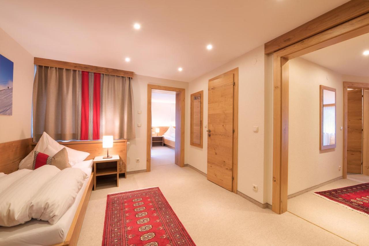 "Quality Hosts Arlberg" Hotel Garni Moessmer Санкт-Антон-ам-Арльберг Экстерьер фото