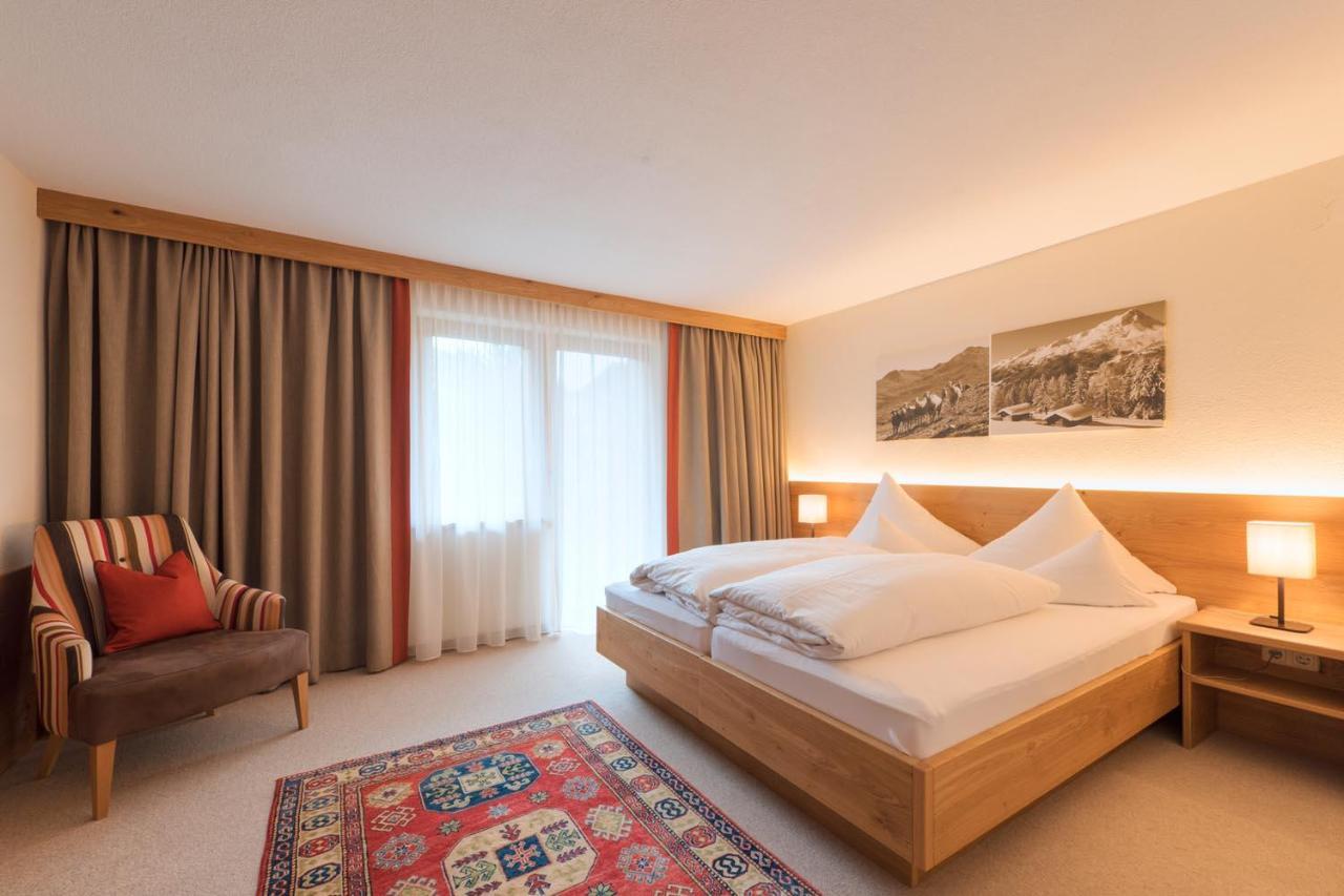 "Quality Hosts Arlberg" Hotel Garni Moessmer Санкт-Антон-ам-Арльберг Экстерьер фото
